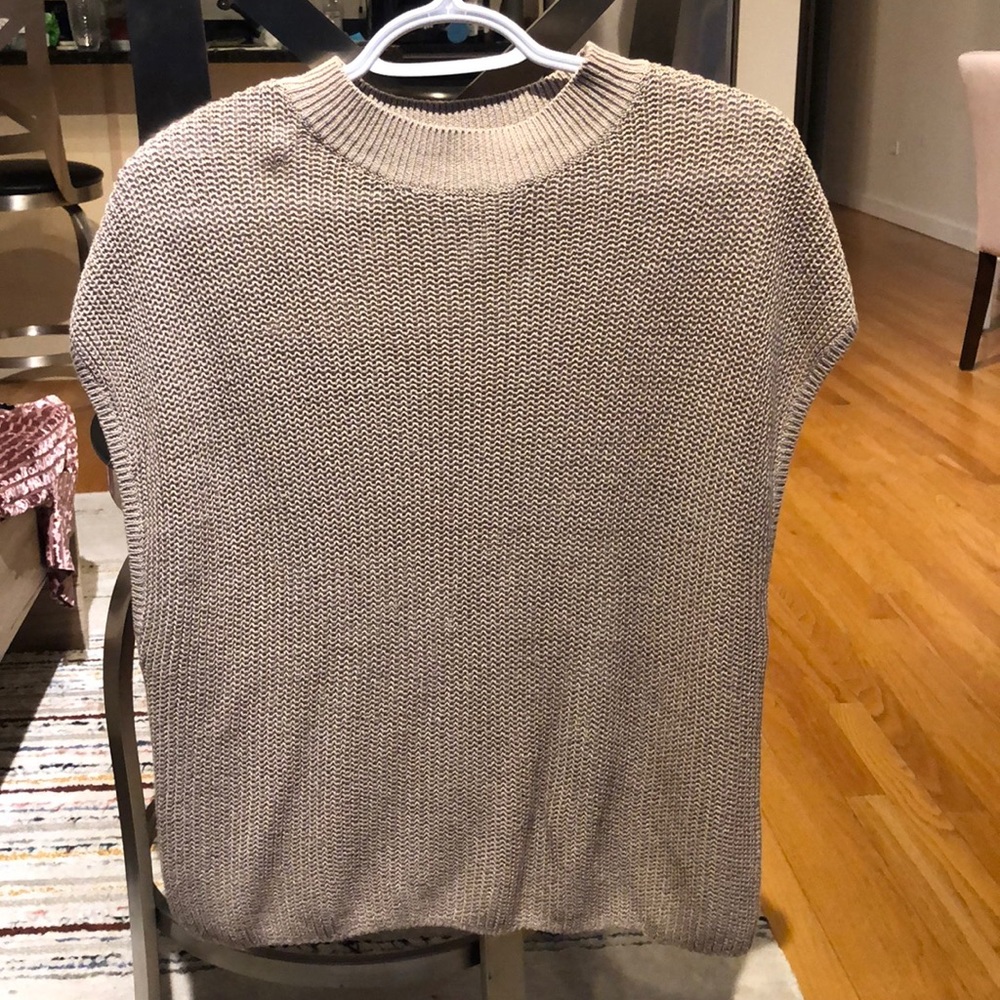 H&M tan mockneck short sleeved sweater